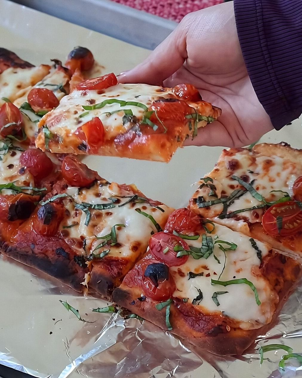 15-Minute Caprese Pizza