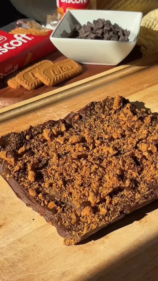 5-Ingredient Cookie Butter Date Bark