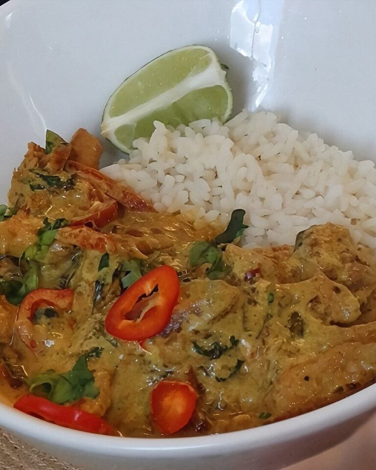 Creamy Thai Coconut Chicken Curry